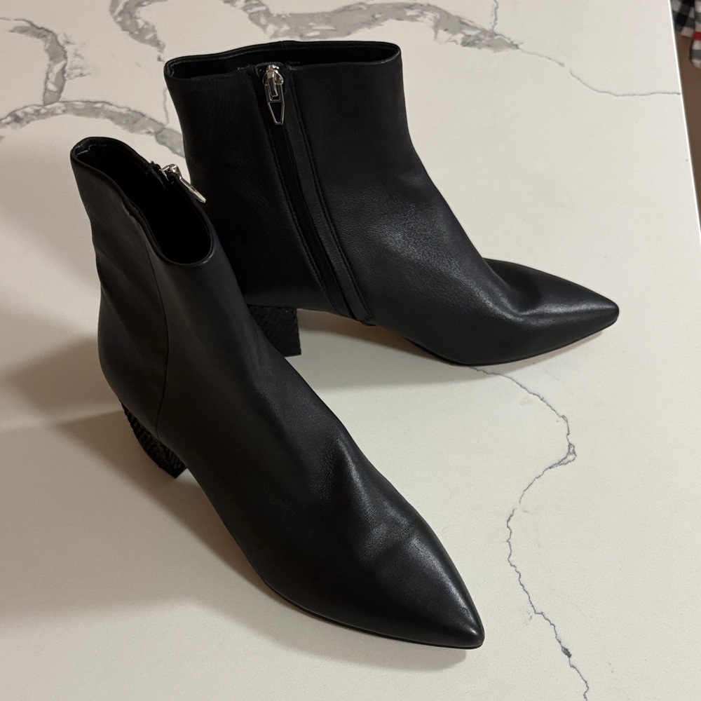 NWOT! Dolce Vita - Black Ankle Boots - Size 9